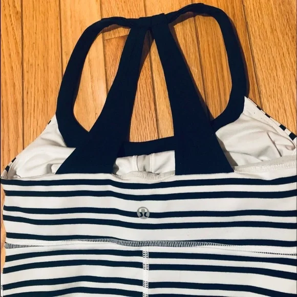 Lululemon Scoop Me Up Size 6 Black /White Striped Workout Tank - Picture 5 of 7